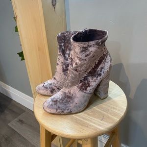 Crushed velvet heeled boots
